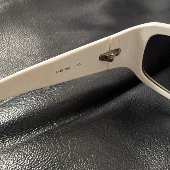 vintage Prada sunglasses - Picture 5 of 6